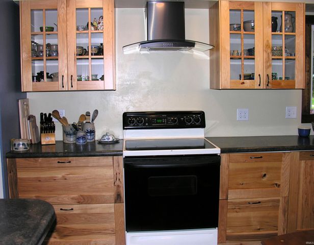 8290 E 550 N, Churubusco, IN 46723