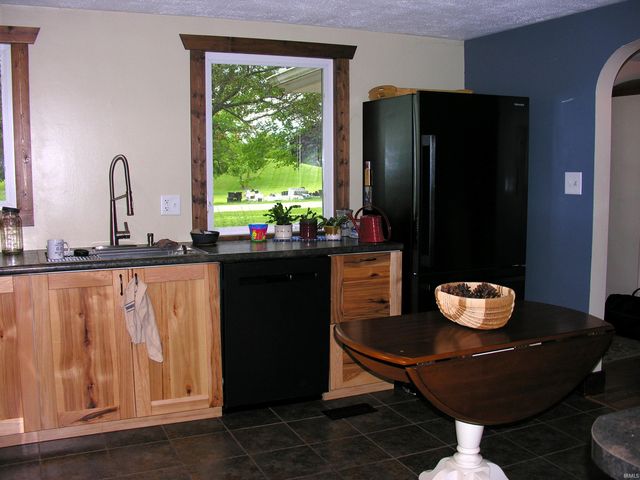 8290 E 550 N, Churubusco, IN 46723