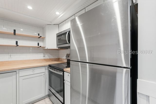 100 Helmsman Way Apt 209, Hilton Head Island, SC 29928
