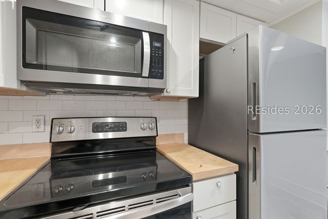 100 Helmsman Way Apt 209, Hilton Head Island, SC 29928