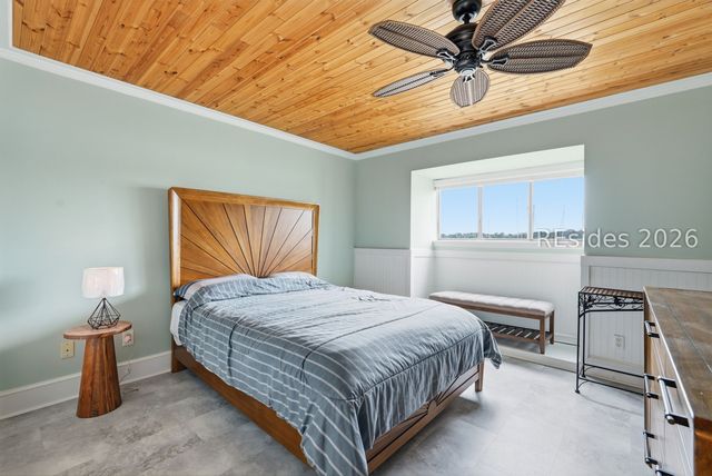 100 Helmsman Way Apt 209, Hilton Head Island, SC 29928