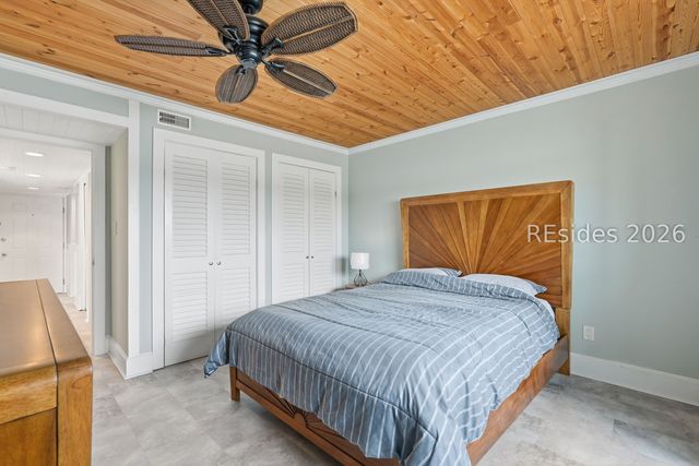 100 Helmsman Way Apt 209, Hilton Head Island, SC 29928