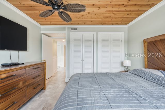 100 Helmsman Way Apt 209, Hilton Head Island, SC 29928