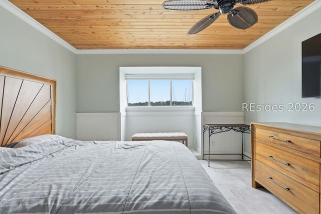 100 Helmsman Way Apt 209, Hilton Head Island, SC 29928