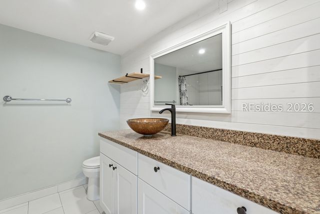 100 Helmsman Way Apt 209, Hilton Head Island, SC 29928