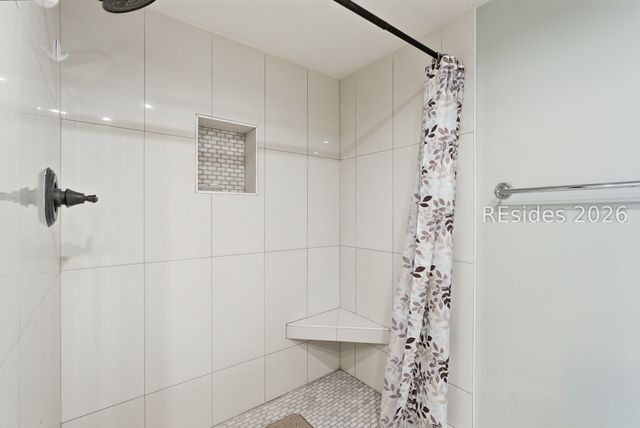 100 Helmsman Way Apt 209, Hilton Head Island, SC 29928