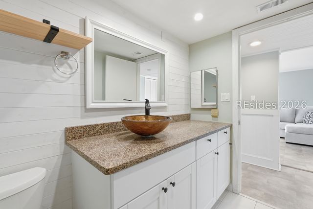100 Helmsman Way Apt 209, Hilton Head Island, SC 29928