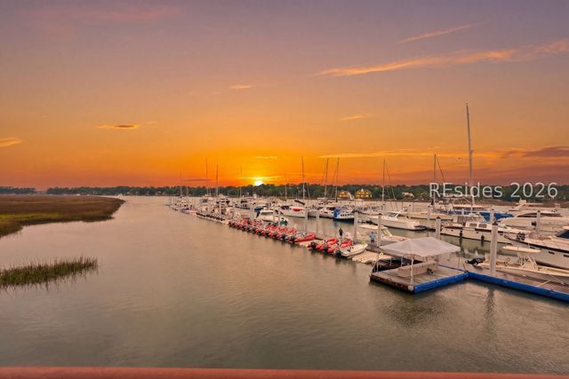 100 Helmsman Way Apt 209, Hilton Head Island, SC 29928
