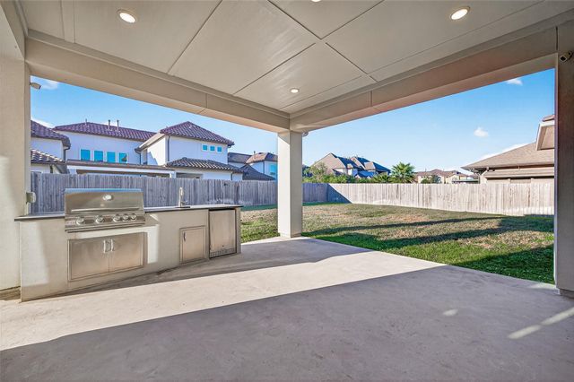 22 Crown Grove, Sugar Land, TX 77498