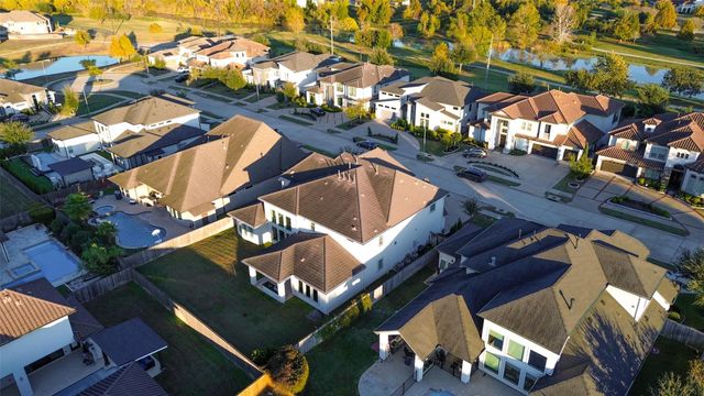 22 Crown Grove, Sugar Land, TX 77498