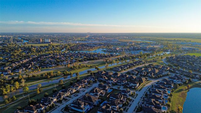 22 Crown Grove, Sugar Land, TX 77498