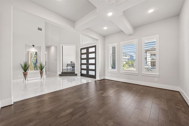 22 Crown Grove, Sugar Land, TX 77498