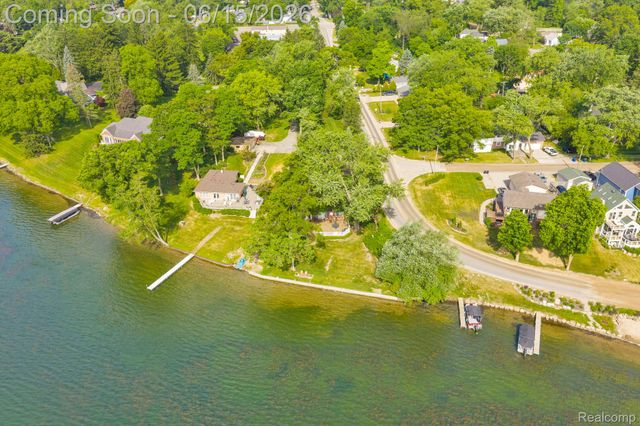 3080 Jackson Boulevard, Highland Charter Township, MI 48356