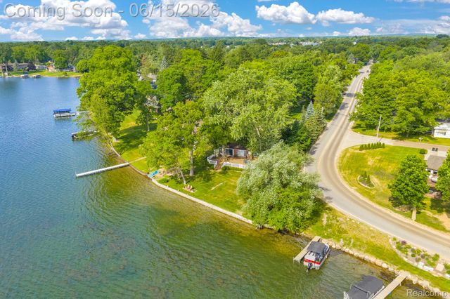 3080 Jackson Boulevard, Highland Charter Township, MI 48356