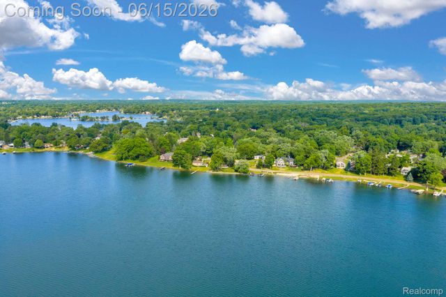3080 Jackson Boulevard, Highland Charter Township, MI 48356