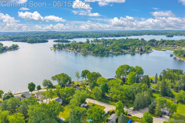 3080 Jackson Boulevard, Highland Charter Township, MI 48356