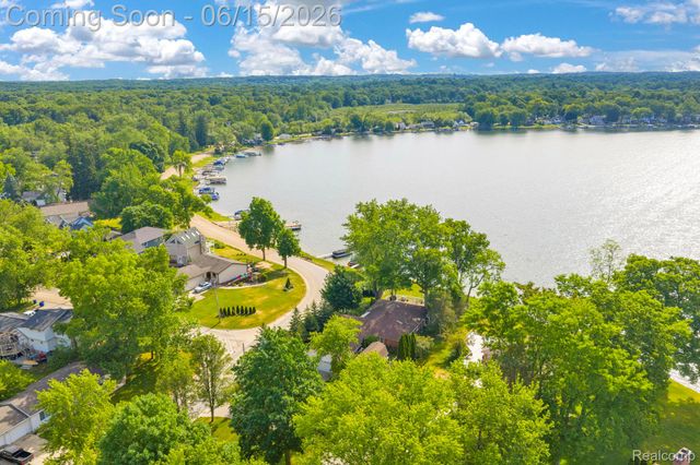 3080 Jackson Boulevard, Highland Charter Township, MI 48356