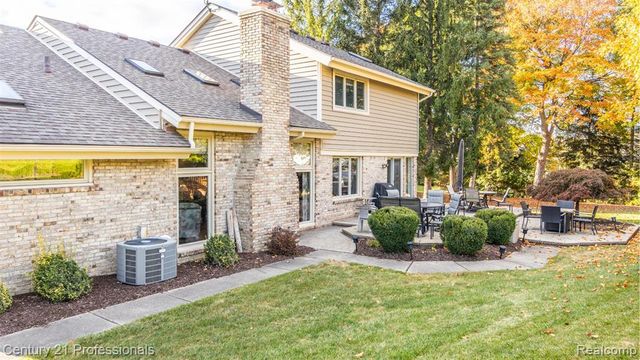 1008 Hidden Lane Lane, Rochester Hills, MI 48309