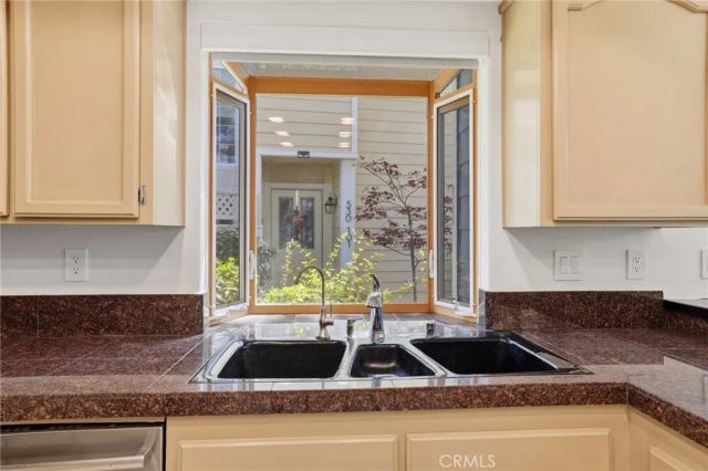 520 Lexington Court 103, Long Beach, CA 90803