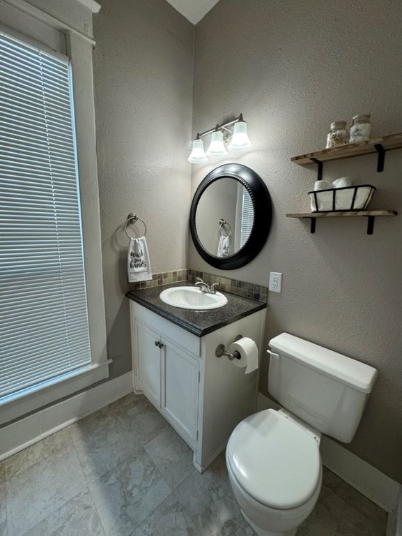 Image 17 of property listing at 1112 W Harris Ave, San Angelo, TX 76901