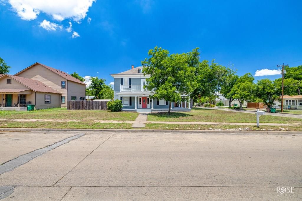 Image 28 of property listing at 1112 W Harris Ave, San Angelo, TX 76901