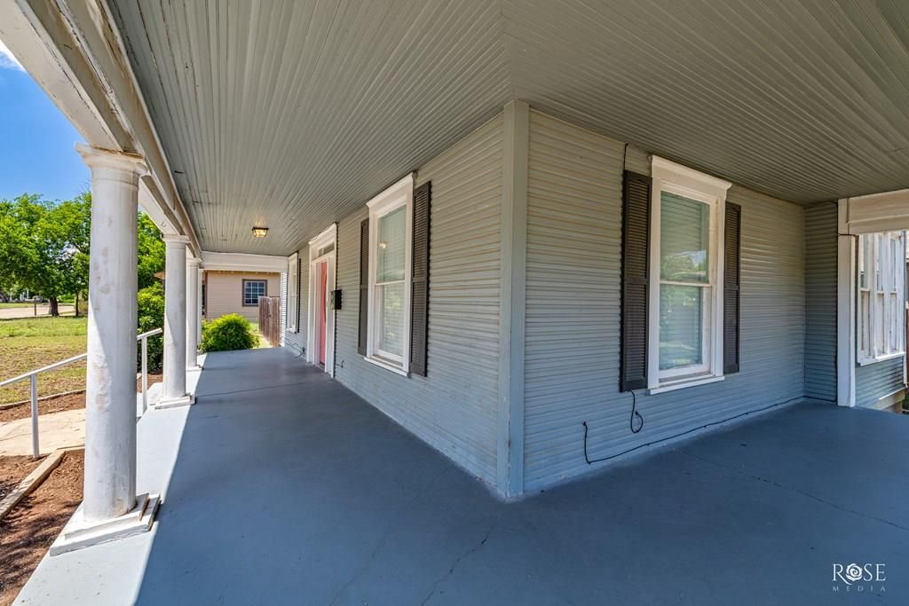 Image 31 of property listing at 1112 W Harris Ave, San Angelo, TX 76901