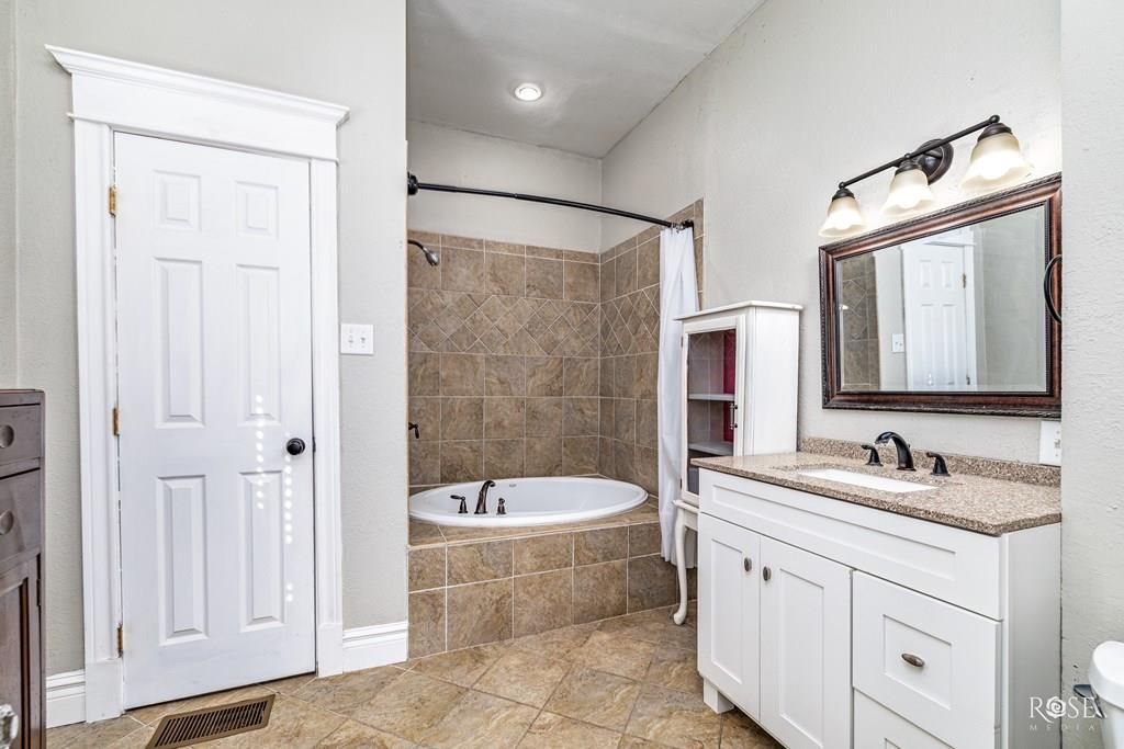 Image 44 of property listing at 1112 W Harris Ave, San Angelo, TX 76901