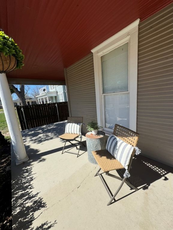 Image 5 of property listing at 1112 W Harris Ave, San Angelo, TX 76901