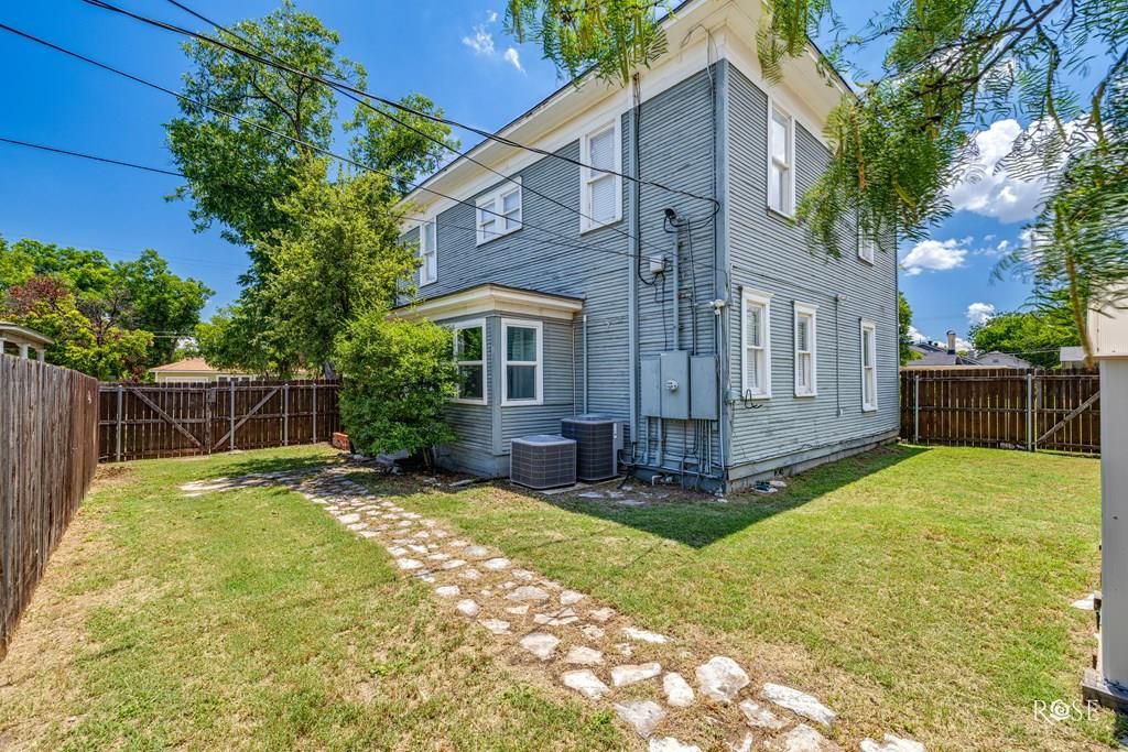 Image 59 of property listing at 1112 W Harris Ave, San Angelo, TX 76901