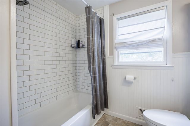 22 Glen Oaks Drive, Gates, NY 14624