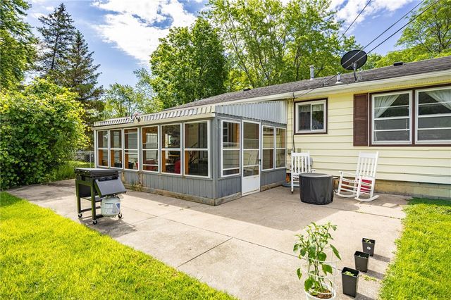 22 Glen Oaks Drive, Gates, NY 14624
