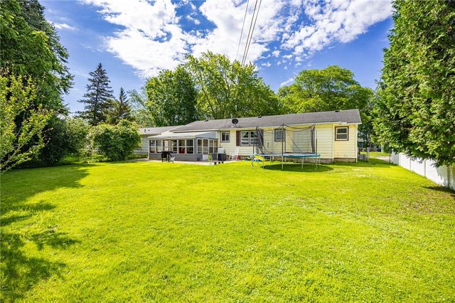 22 Glen Oaks Drive, Gates, NY 14624