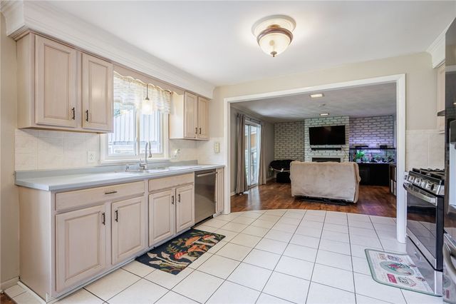 22 Glen Oaks Drive, Gates, NY 14624
