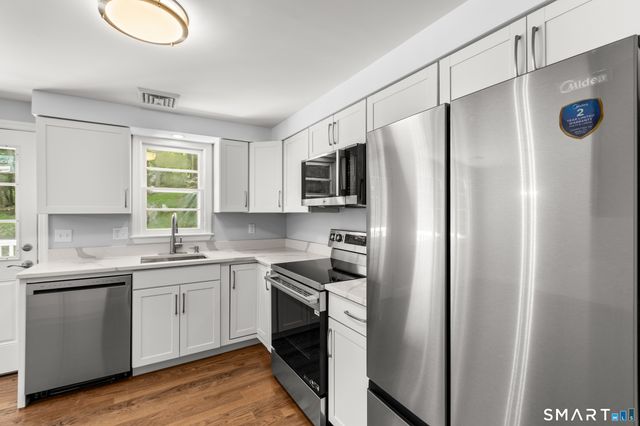 9 New Light Drive, Danbury, CT 06810