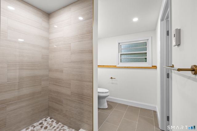 9 New Light Drive, Danbury, CT 06810