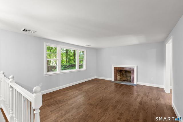 9 New Light Drive, Danbury, CT 06810