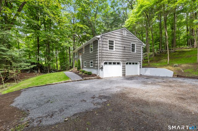 9 New Light Drive, Danbury, CT 06810