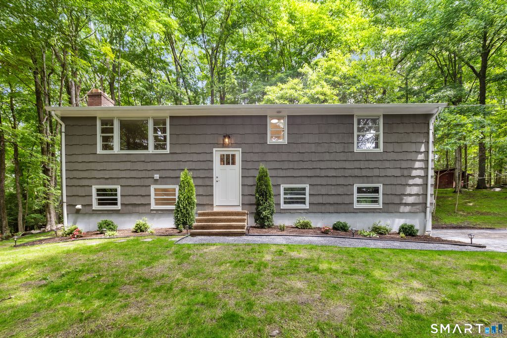 9 New Light Drive, Danbury, CT 06810