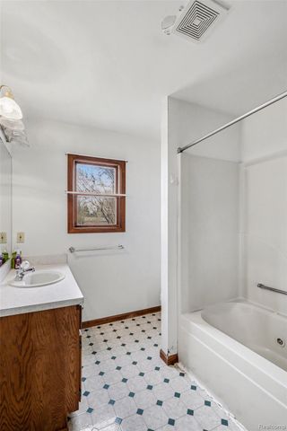 3932 Thomas Road, Oxford Charter Township, MI 48371