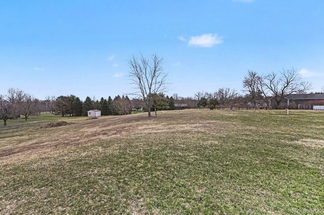 3932 Thomas Road, Oxford Charter Township, MI 48371