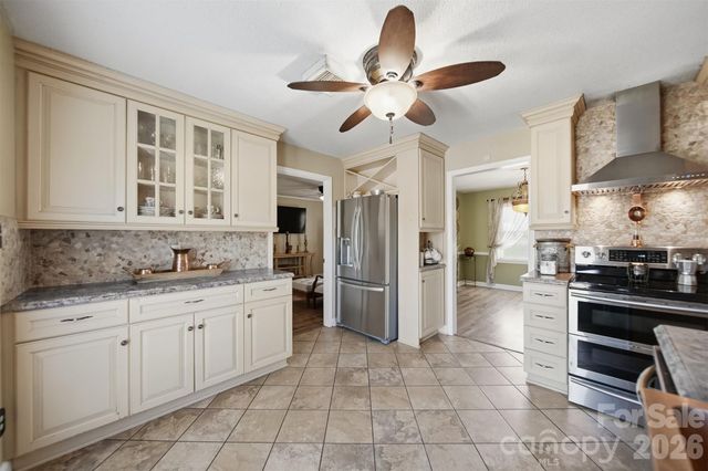 2315 29th Avenue Drive NE, Hickory, NC 28601