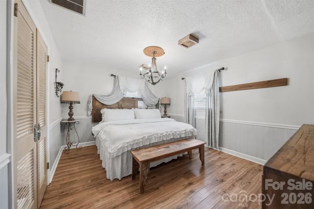 2315 29th Avenue Drive NE, Hickory, NC 28601
