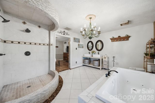 2315 29th Avenue Drive NE, Hickory, NC 28601