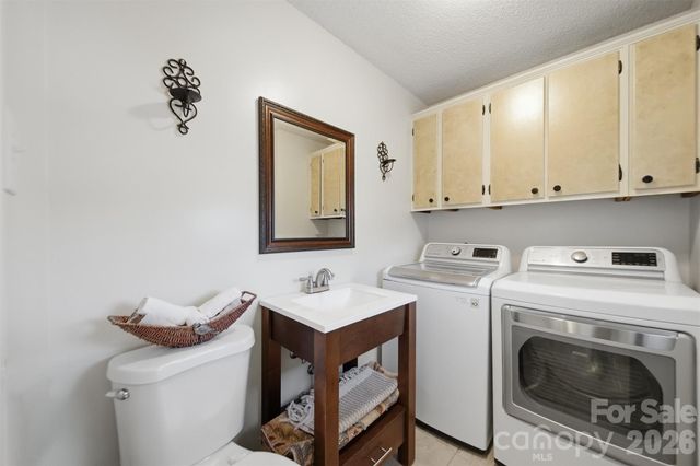 2315 29th Avenue Drive NE, Hickory, NC 28601