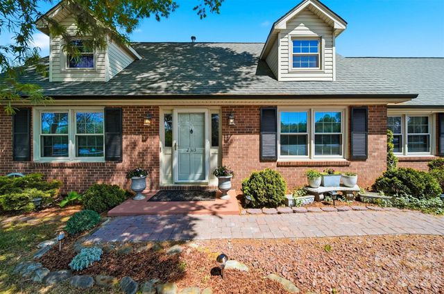 2315 29th Avenue Drive NE, Hickory, NC 28601