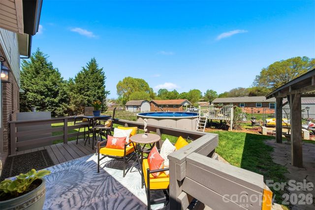 2315 29th Avenue Drive NE, Hickory, NC 28601