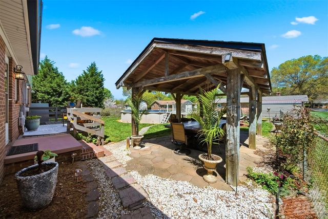 2315 29th Avenue Drive NE, Hickory, NC 28601