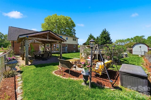 2315 29th Avenue Drive NE, Hickory, NC 28601