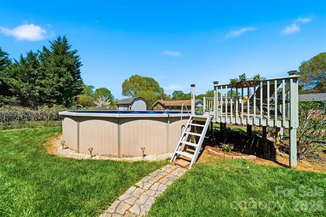 2315 29th Avenue Drive NE, Hickory, NC 28601
