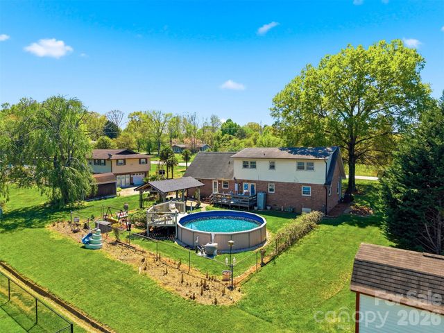 2315 29th Avenue Drive NE, Hickory, NC 28601